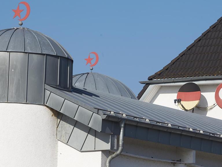 Das Foto vom 15.02.2017 zeigt die DITIB-Moschee in Fürthen (Rheinland-Pfalz). Fahnder des Bundeskriminalamtes haben das Anwesen aufgrund von Spionage-Vorwürfen gegen Imame des islamischen Moscheeverbandes DITIB durchsucht. Foto: Thomas Frey/dpa | Verwendung weltweit