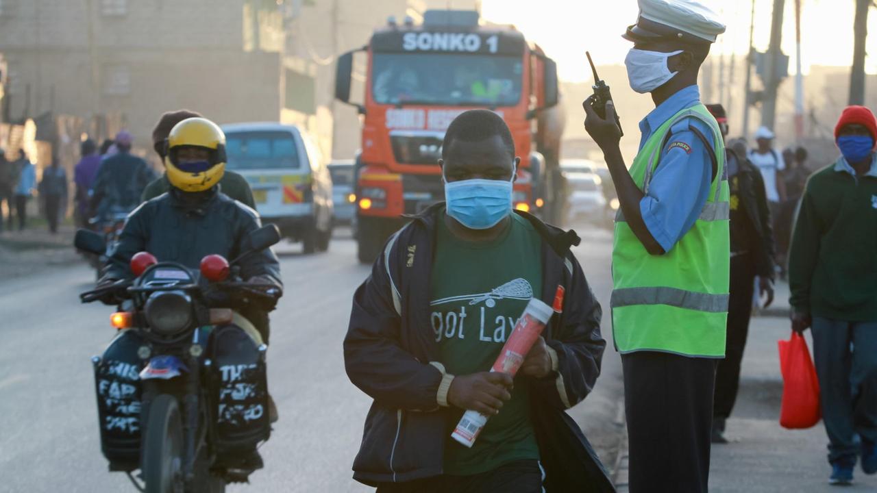 Straßenszene am 8. April 2020 in Nairobi, Kenia, inmitten der weltweiten Covid-19-Pandemie Straßenszene am 8. April 2020 in Nairobi, Kenia, inmitten der weltweiten Covid-19-Pandemie