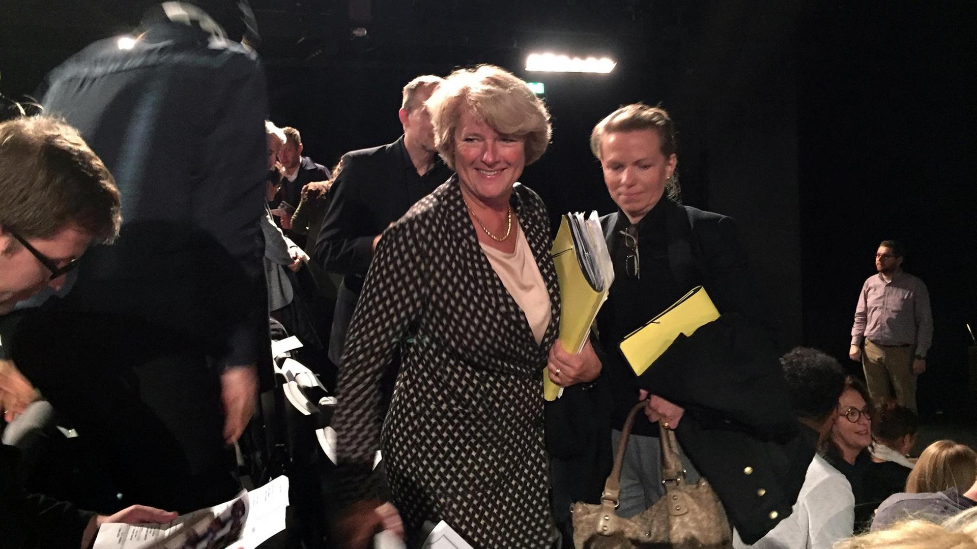 Kulturstaatsministerin Monika Grütters auf ihrer Theaterreise durch Ostdeutschland; hier in der Hochschule für Musik und Theater "Felix Mendelssohn Bartholdy" Leipzig, Studio Halle. Kulturstaatsministerin Monika Grütters auf ihrer Theaterreise durch Ostdeutschland; hier in der Hochschule für Musik und Theater "Felix Mendelssohn Bartholdy" Leipzig, Studio Halle.
