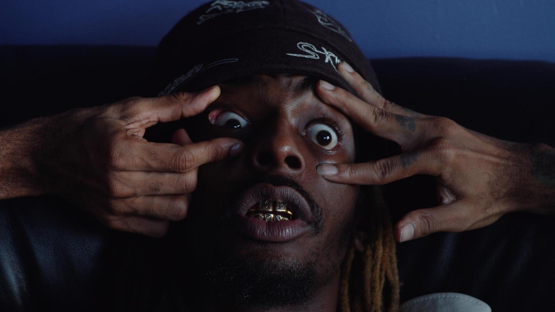 Ausschnitt des Musikvideos zum Song "Blacktivist" von "Flatbush Zombies". Das Video ist für den MuVi-Preis bei den Oberhausener Kurzfilmtagen 2016 nominiert. Ausschnitt des Musikvideos zum Song "Blacktivist" von "Flatbush Zombies". Das Video ist für den MuVi-Preis bei den Oberhausener Kurzfilmtagen 2016 nominiert.