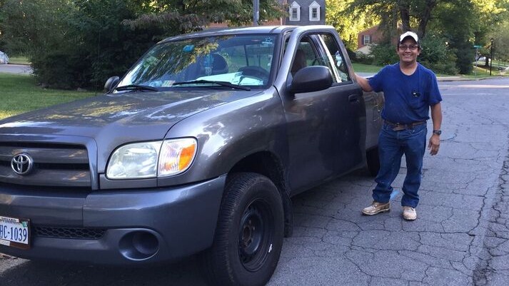 Antonio Nova, vor seinem Pickup Antonio Nova, vor seinem Pickup