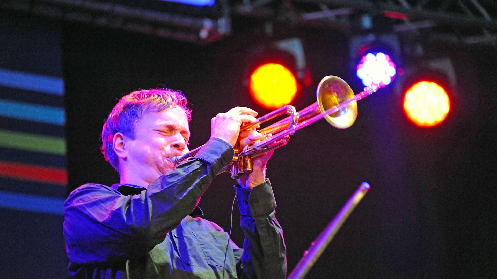 Der Trompeter Frederik Köster am 1.7.2014 in Niendorf, Schleswig-Holstein. Der Trompeter Frederik Köster am 1.7.2014 in Niendorf, Schleswig-Holstein.