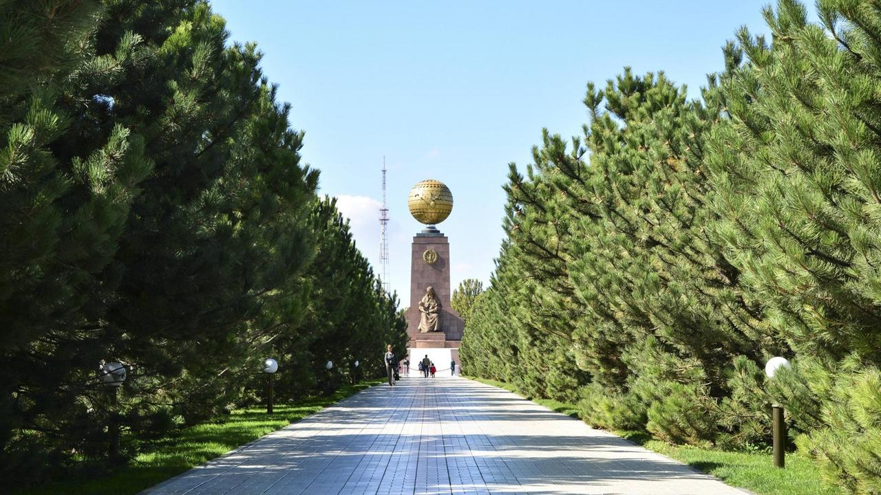 Mustaqillik Platz in der usbekischen Hauptstadt Taschkent