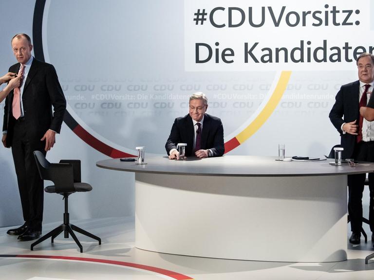 Die drei Kandidaten für den Vorsitz der CDU Deutschlands, Friedrich Merz (l-r), Norbert Röttgen und Armin Laschet, werden für ein Online-Video-Talkformat, in dem live aus dem Konrad-Adenauer-Haus Fragen der CDU-Mitglieder beantwortet werden, vorbereitet