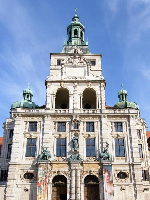 Das Foto zeigt das Bayerische Nationalmuseum.