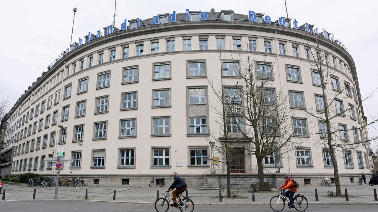 Rundfunkgebäude am Hans-Rosenthal-Platz. Rundfunkgebäude am Hans-Rosenthal-Platz.