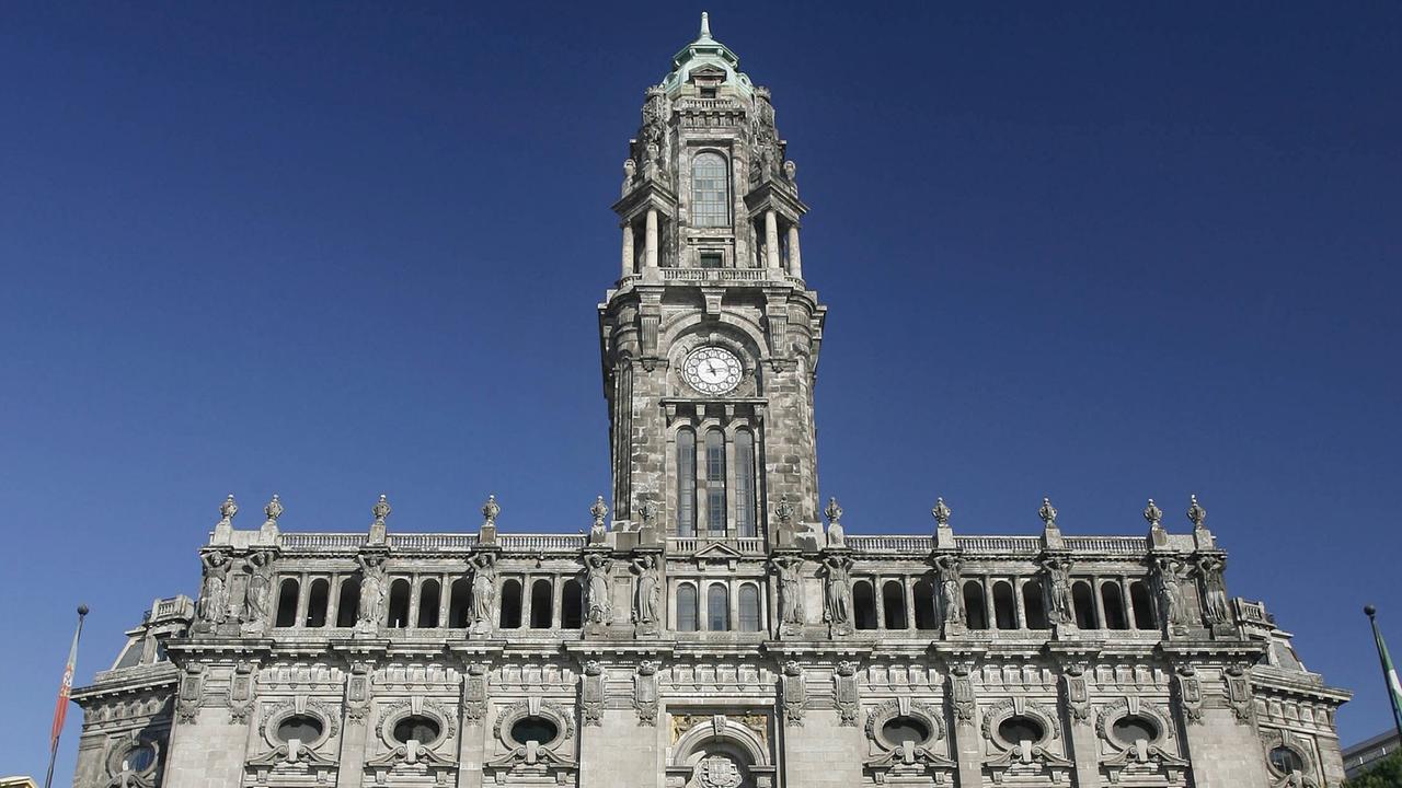 Das Gebäude der Stadtverwaltung (Camara Municipal) von Porto Das Gebäude der Stadtverwaltung (Camara Municipal) von Porto