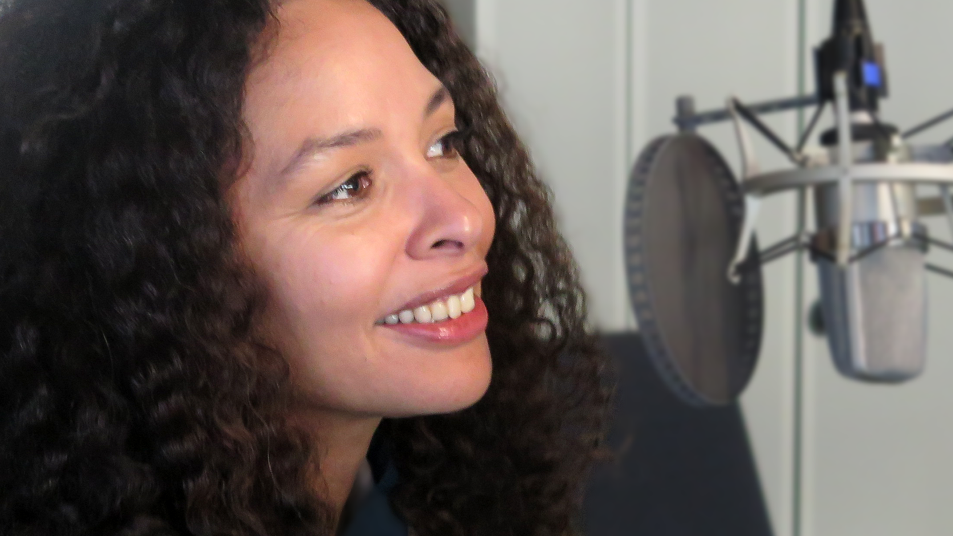 Die Musikerin Joy Denalane im Studio von Deutschlandradio Kultur (27. Februar 2017). Die Musikerin Joy Denalane im Studio von Deutschlandradio Kultur (27. Februar 2017).