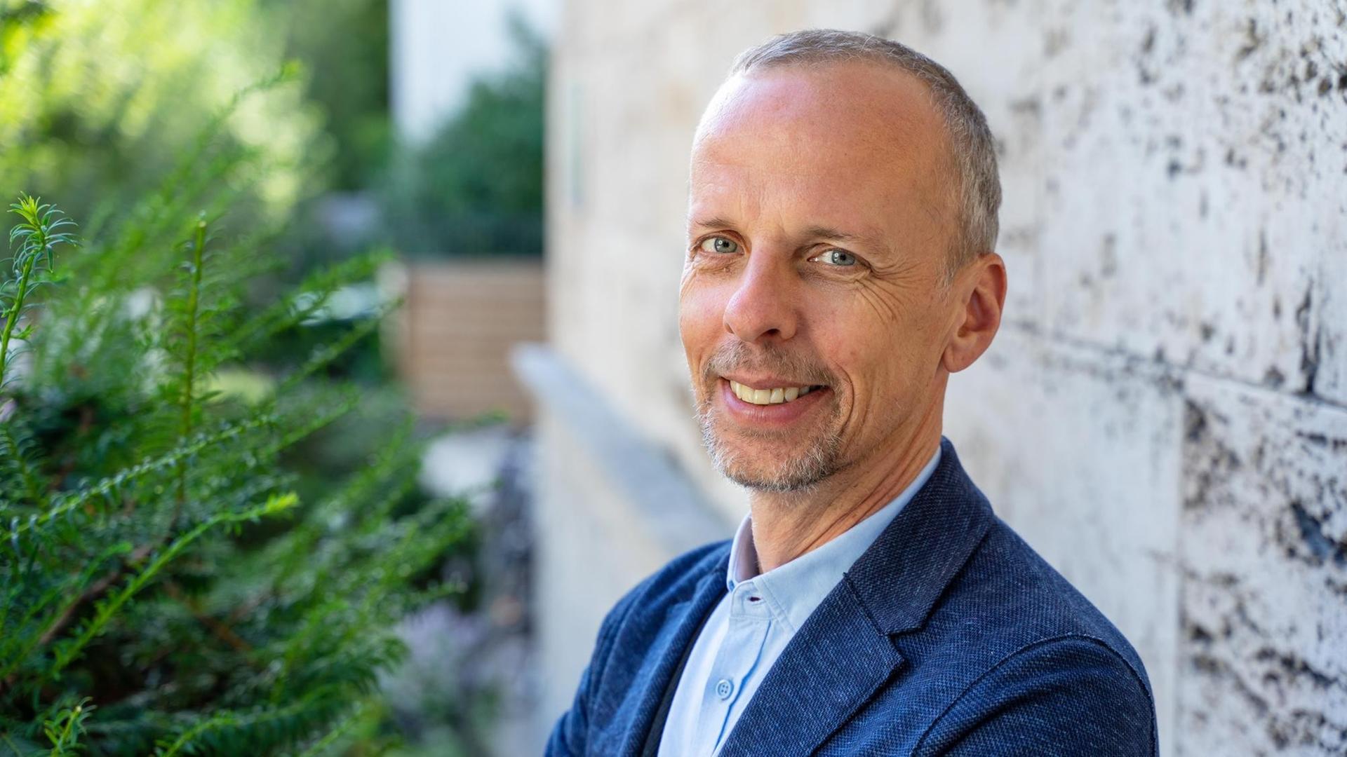 Porträt des Journalisten Martin Bialecki. Porträt des Journalisten Martin Bialecki.