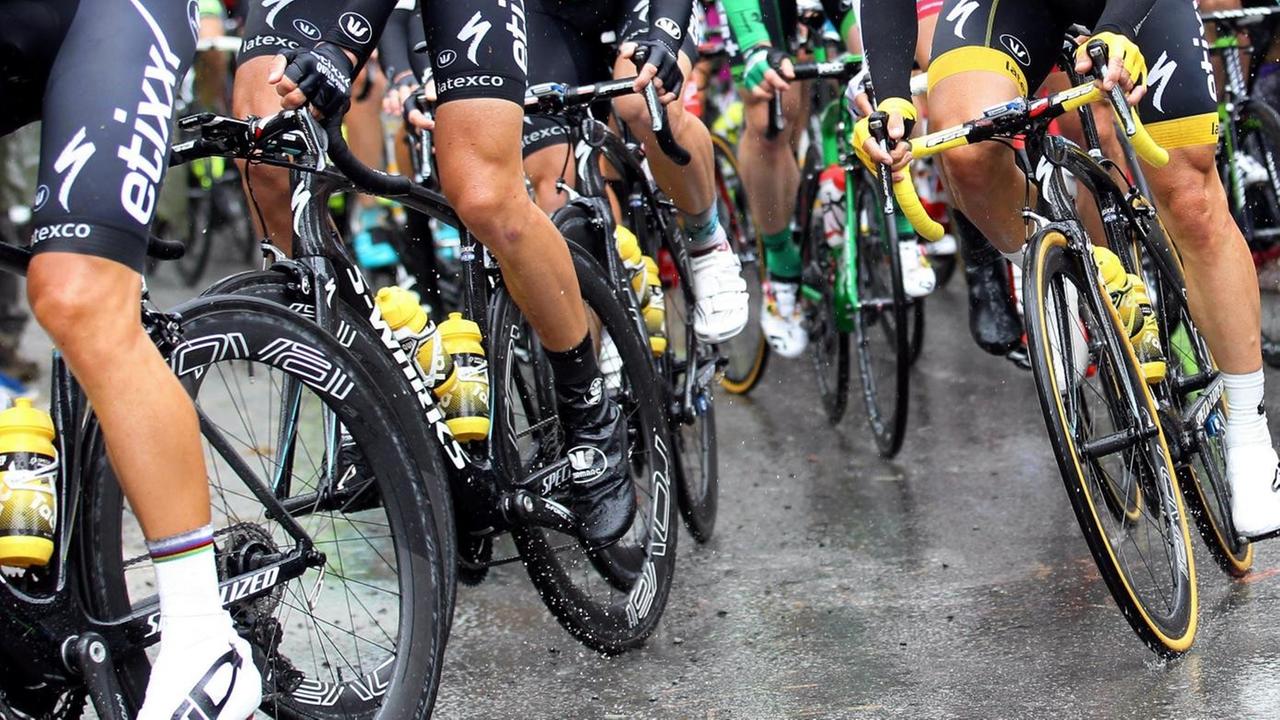 Start der Tour 2015 - um den von 2016 in Düsseldorf gibt es noch Klärungsbedarf. Start der Tour 2015 - um den von 2016 in Düsseldorf gibt es noch Klärungsbedarf.