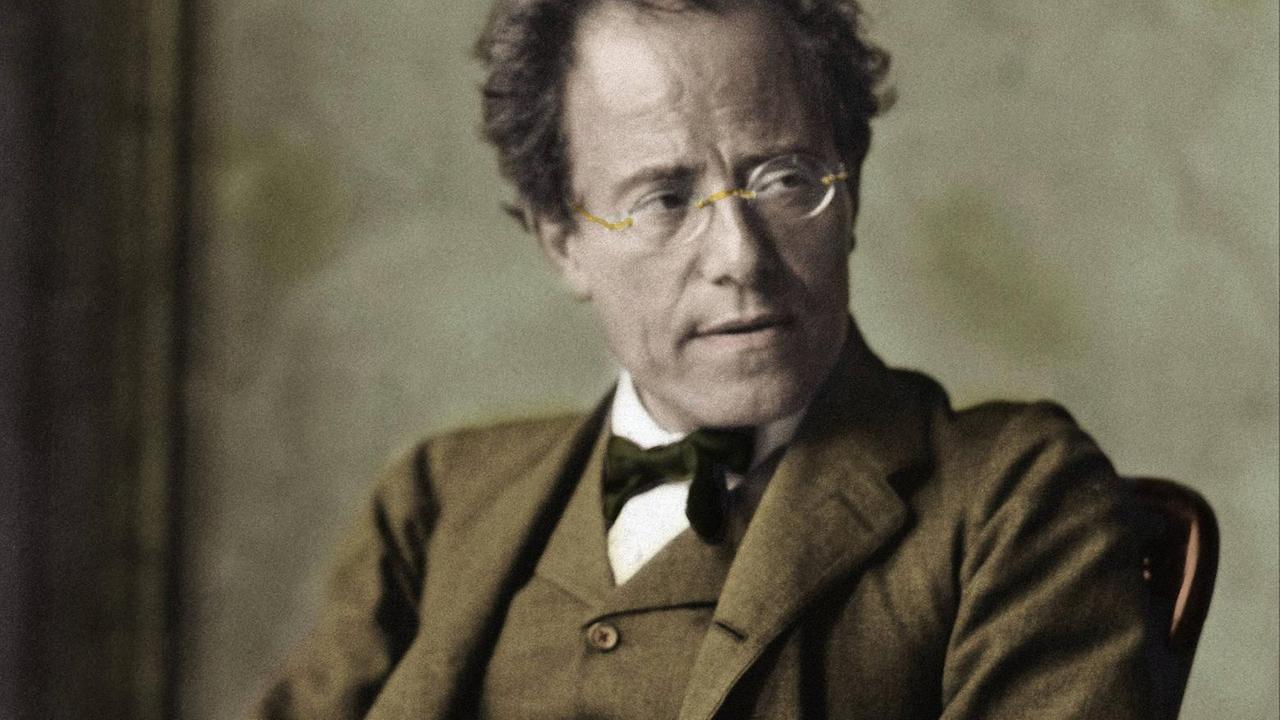 Eine in grün gehaltene Nachkolorierung eines historischen Fotos des gereiften Komponisten. Eine in grün gehaltene Nachkolorierung eines historischen Fotos des gereiften Komponisten.