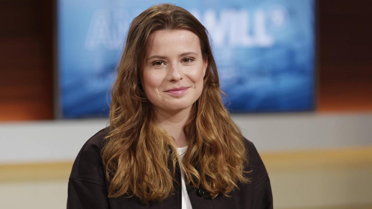 Luisa Neubauer, Klima-Aktivistin von Fridays for Future, zu Gast bei Anne Will im Ersten Luisa Neubauer, Klima-Aktivistin von Fridays for Future, zu Gast bei Anne Will im Ersten