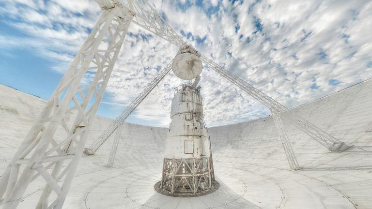 Das Innere der 70-Meter-Schüssel von Jewpatoria Das Innere der 70-Meter-Schüssel von Jewpatoria