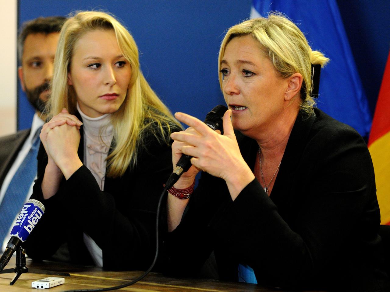 Nicht und Tante: Marion Maréchal-Le Pen (l) und Marine Le Pen vom französischen "Front National" Nicht und Tante: Marion Maréchal-Le Pen (l) und Marine Le Pen vom französischen "Front National"