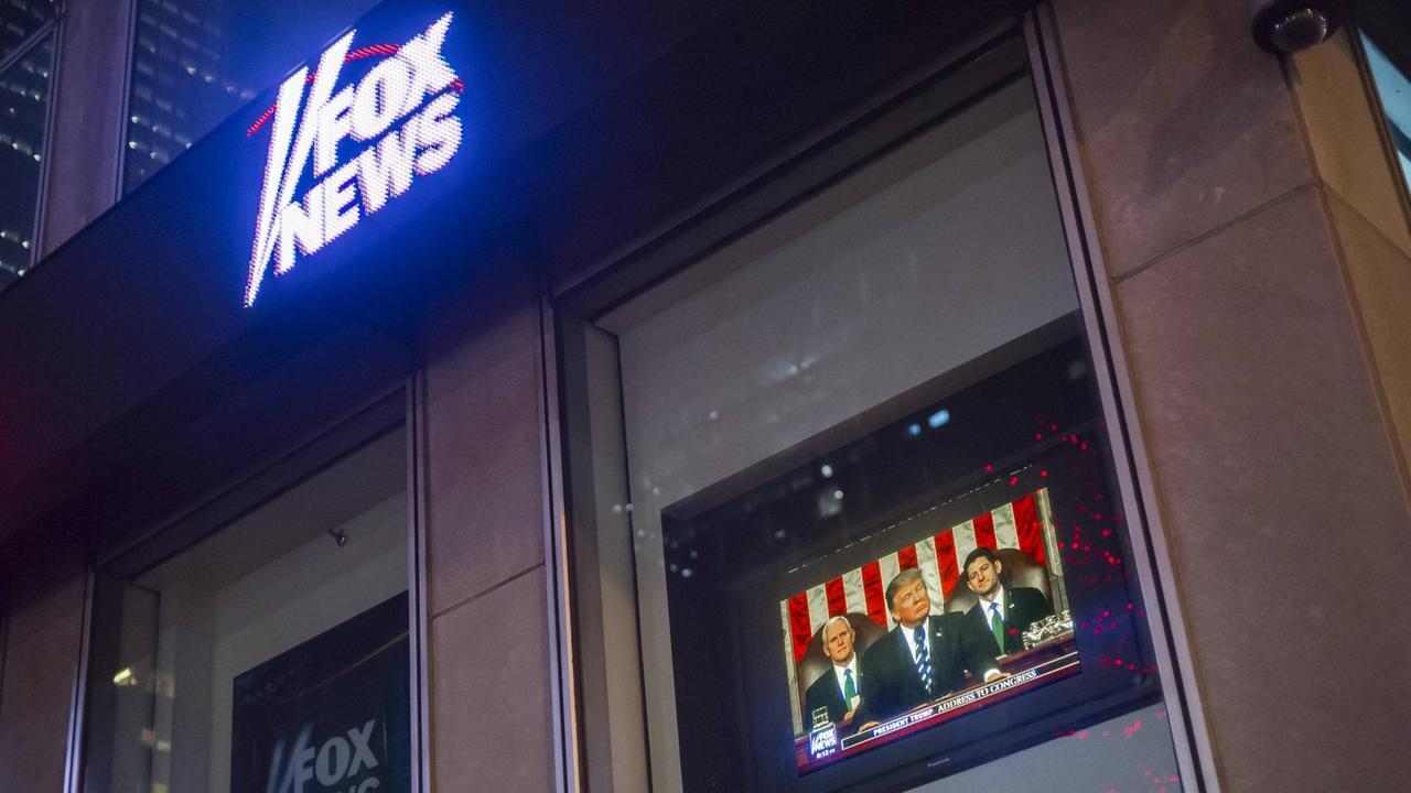 Bürogebäude von Fox News in Midtown Manhattan in New York. Bei dem konservativen Nachrichtenkanal wird eine Rede von US-Präsident Trump vor dem Kongress übertragen.
Bürogebäude von Fox News in Midtown Manhattan in New York. Bei dem konservativen Nachrichtenkanal wird eine Rede von US-Präsident Trump vor dem Kongress übertragen.