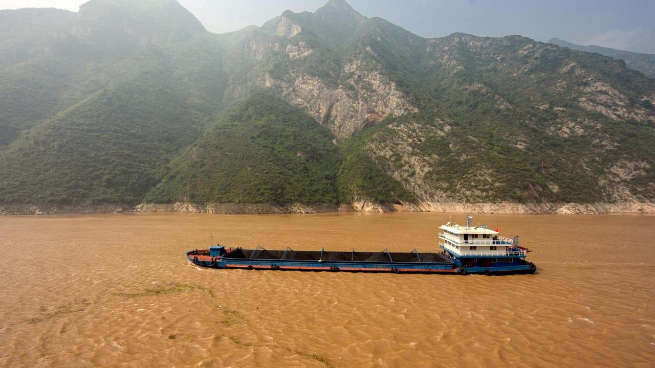 Der Fluss Jangtsekiang hat seinen Ursprung im Hochland von Tibet, dem Wassertank Chinas. Der Fluss Jangtsekiang hat seinen Ursprung im Hochland von Tibet, dem Wassertank Chinas.