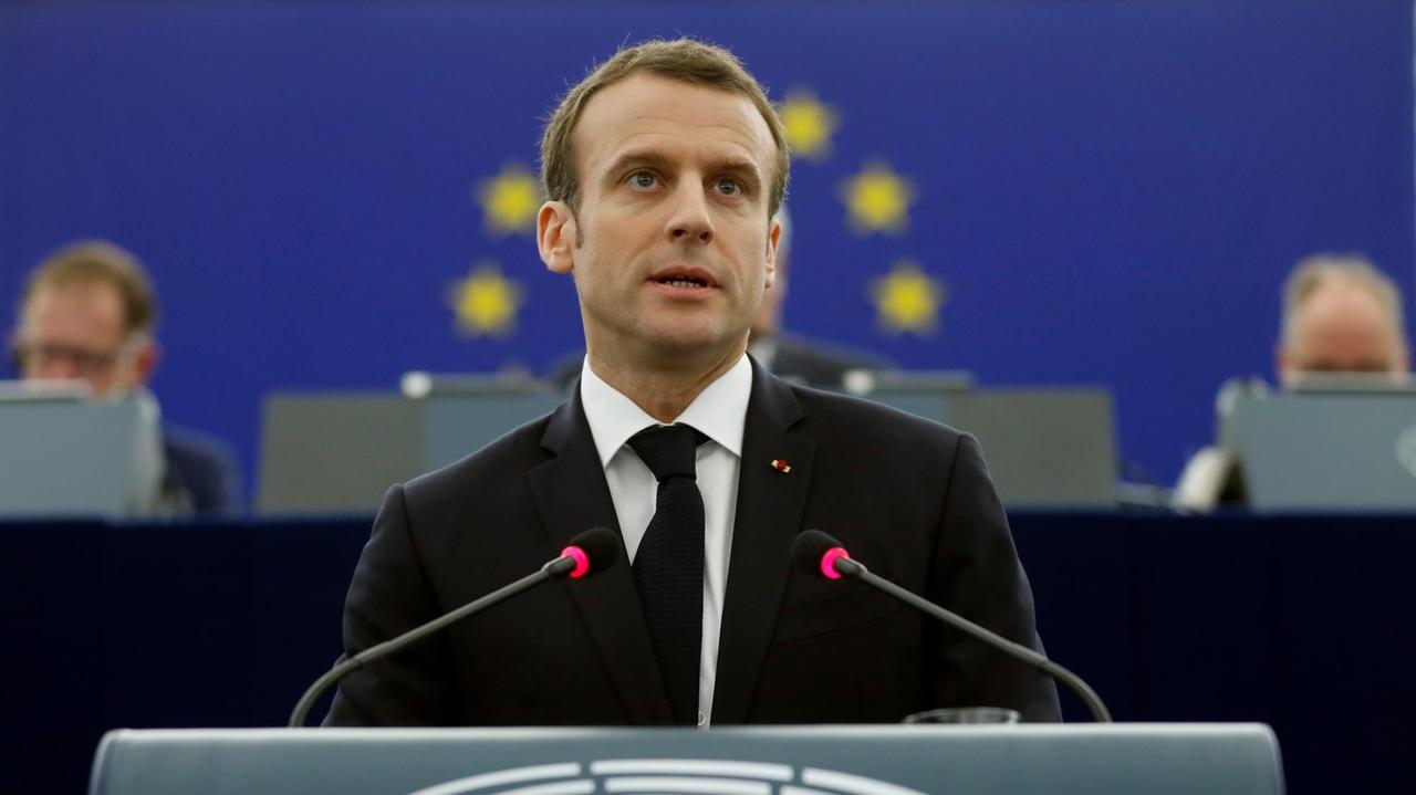 Frankreich, Straßburg: Emmanuel Macron, Präsident von Frankreich, hält eine Rede im Europäischen Parlament.