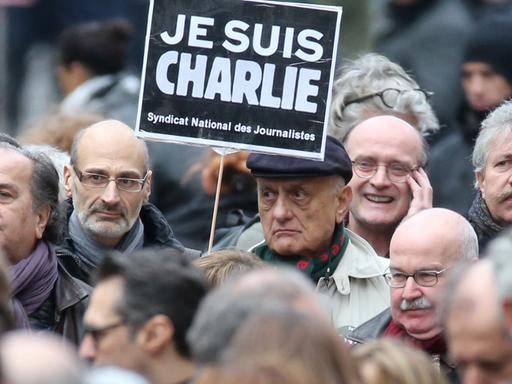 In Paris setzen Hunderttausende ein Zeichen der Solidarität und gegen religiöse Gewalt.