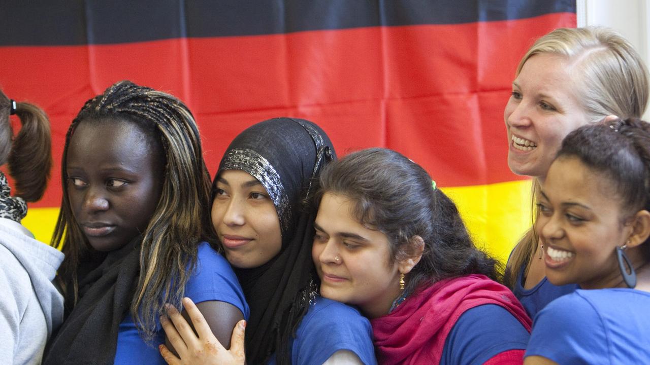 Kinder von Migranten in einer berufsbildenden Schule, Frankfurt am Main 2009. Kinder von Migranten in einer berufsbildenden Schule, Frankfurt am Main 2009.