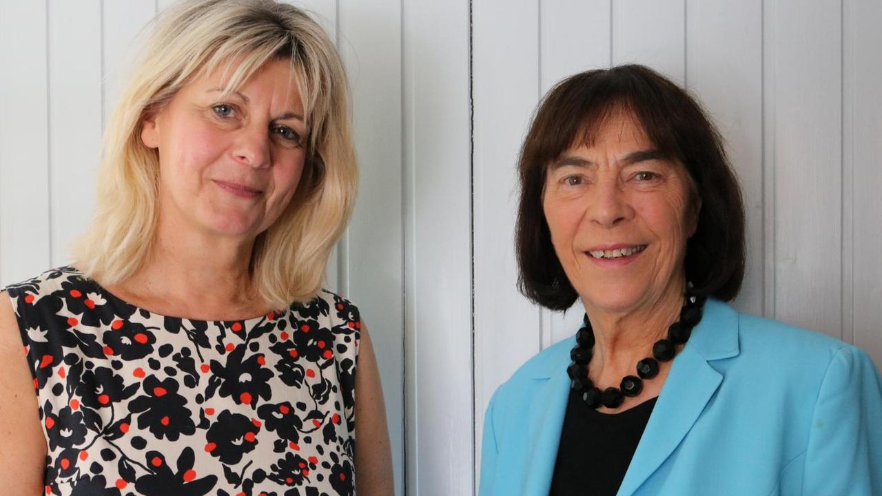 Die ehemalige SPD-Politikerin Ingrid Matthäus-Maier (rechts) traf sich mit Deutschlandfunk-Redakteurin Ursula Welter zum "Zeitzeugen"-Gespräch Die ehemalige SPD-Politikerin Ingrid Matthäus-Maier (rechts) traf sich mit Deutschlandfunk-Redakteurin Ursula Welter zum "Zeitzeugen"-Gespräch
