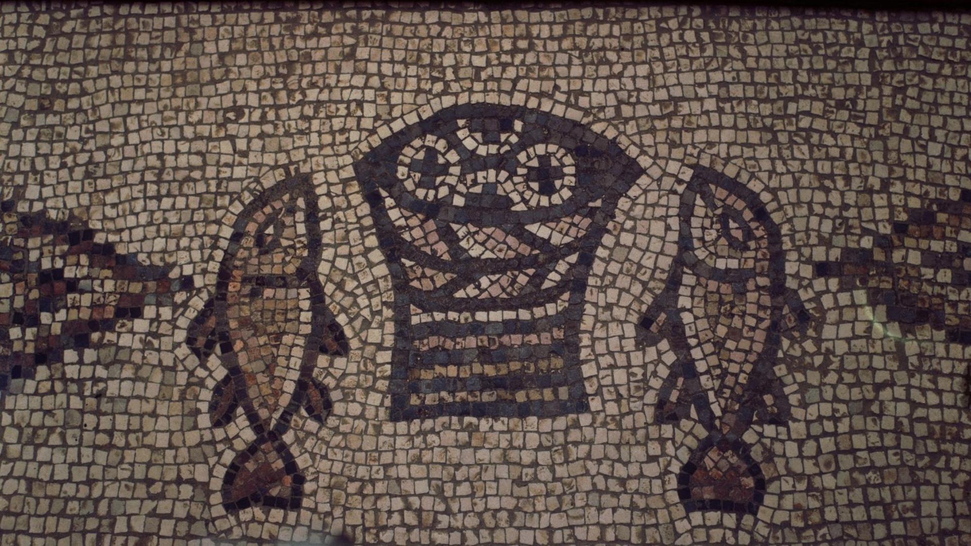 eltbekanntes Mosaik in der Brotvermehrungskirche am See Genezareth in Israel