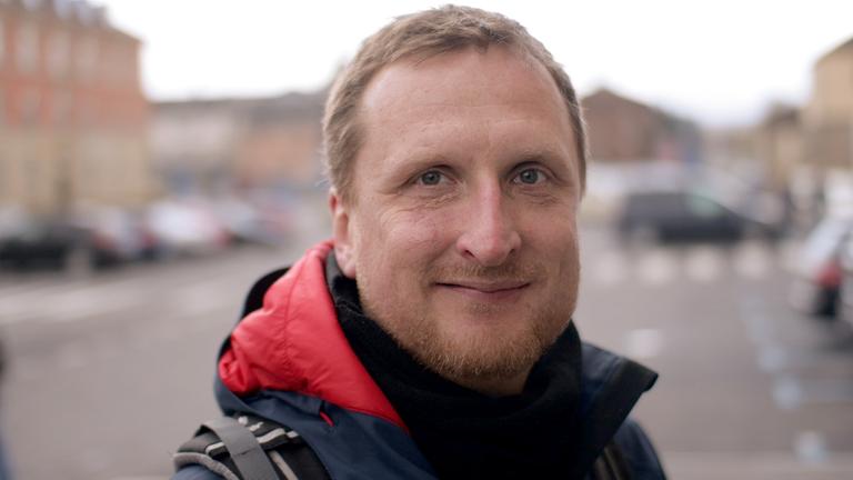 Porträtaufnahme von Danny Püschel, Referent für Klimaschutz und Energieeffizienz beim Naturschutzbund Deutschland Porträtaufnahme von Danny Püschel, Referent für Klimaschutz und Energieeffizienz beim Naturschutzbund Deutschland