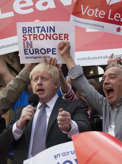 Boris Johnson auf der "Vote Leave" Tour am 26.05.2016 in London. Im Zuge eines Spazierganges in Winchester und Hampshire trifft er zudem auf Befürworter der Kampagne zum Referendum am 23. Juni 2016.