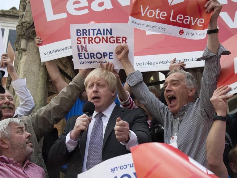 Boris Johnson auf der "Vote Leave" Tour am 26.05.2016 in London. Im Zuge eines Spazierganges in Winchester und Hampshire trifft er zudem auf Befürworter der Kampagne zum Referendum am 23. Juni 2016.