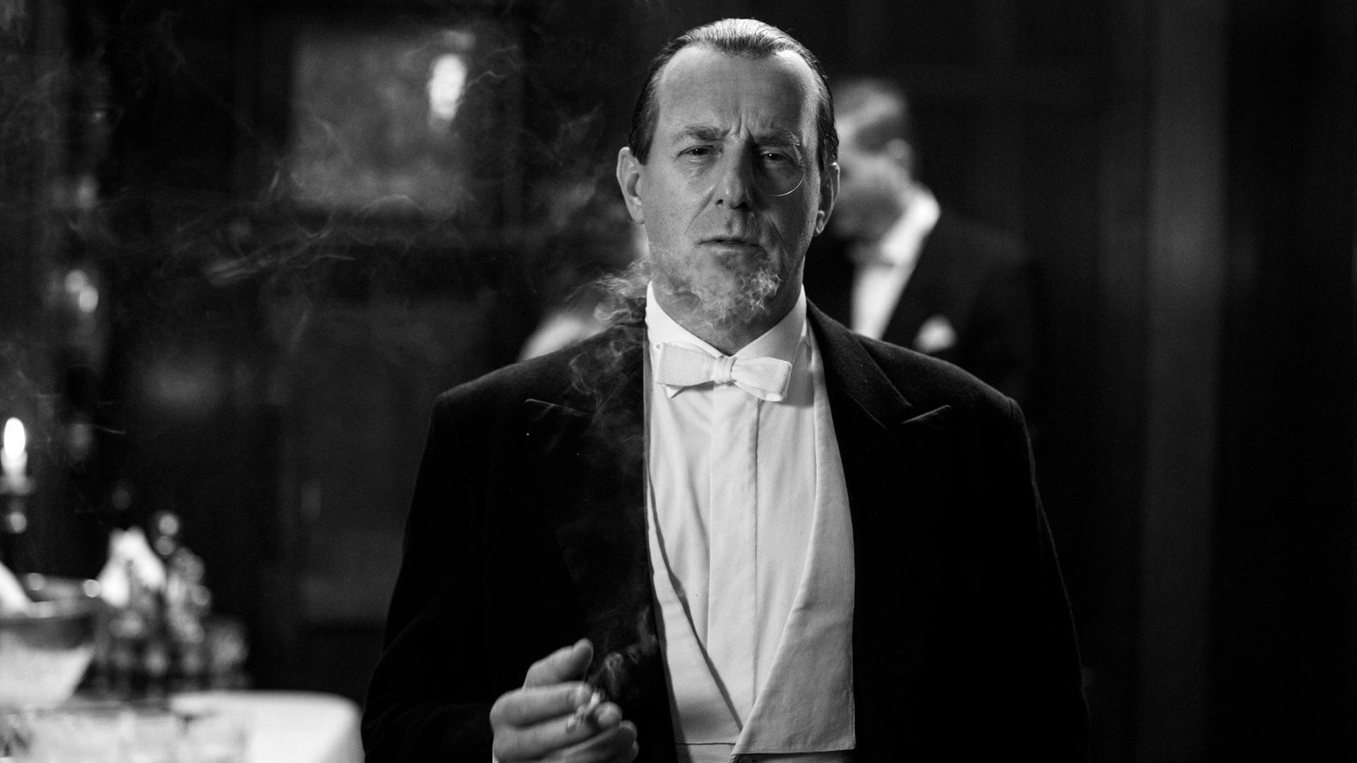 Heino Ferch als Fritz Lang in einer Szene des Kinofilms "Fritz Lang" Heino Ferch als Fritz Lang in einer Szene des Kinofilms "Fritz Lang"