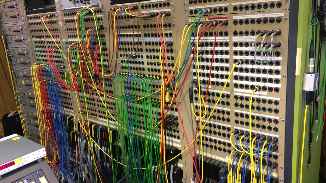 Einblicke in das Studio für elektronische Musik in Köln. Einblicke in das Studio für elektronische Musik in Köln.