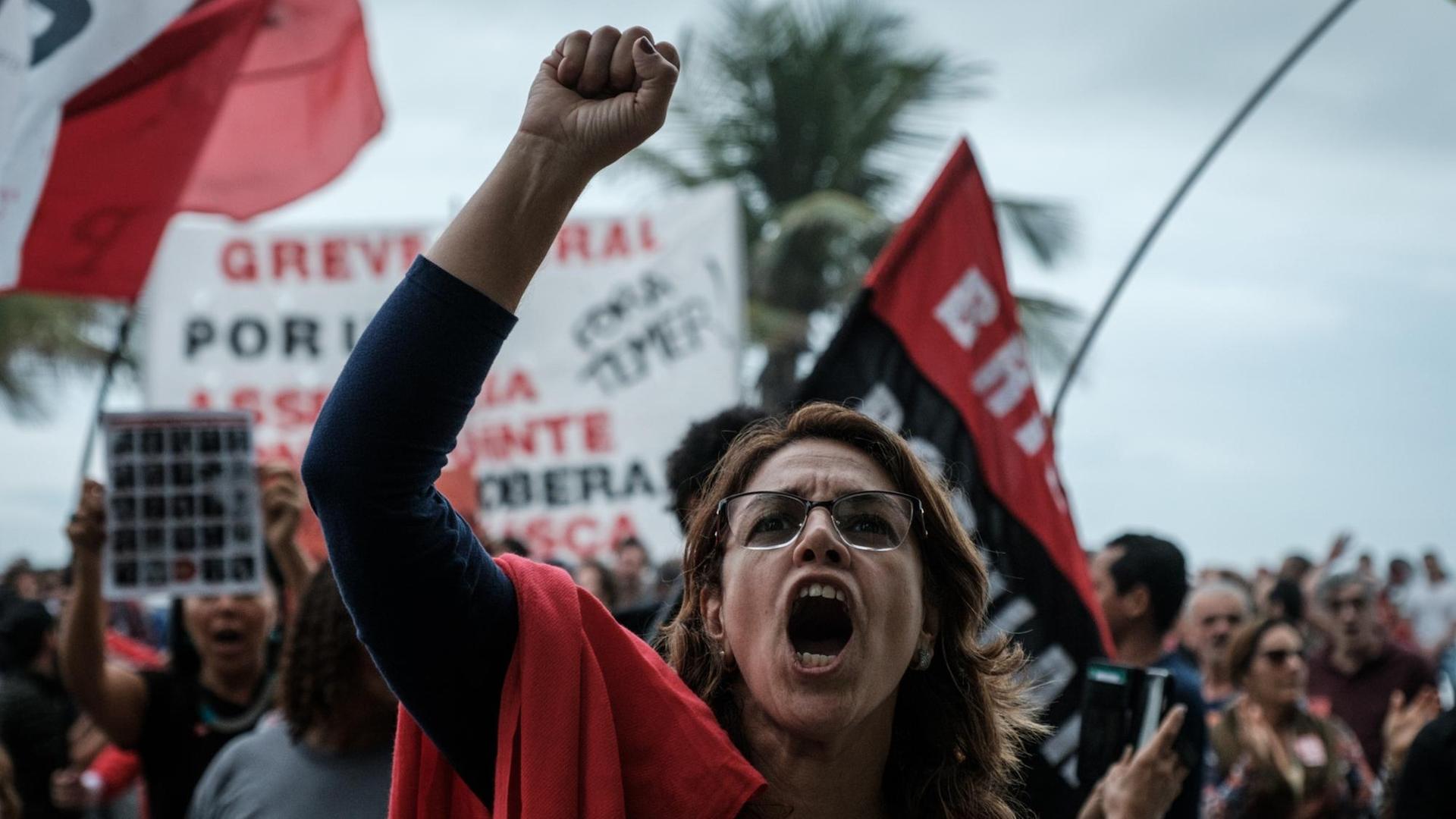 Hunderte Brasilianer protestierten gegen Präsident Temer Hunderte Brasilianer protestierten gegen Präsident Temer