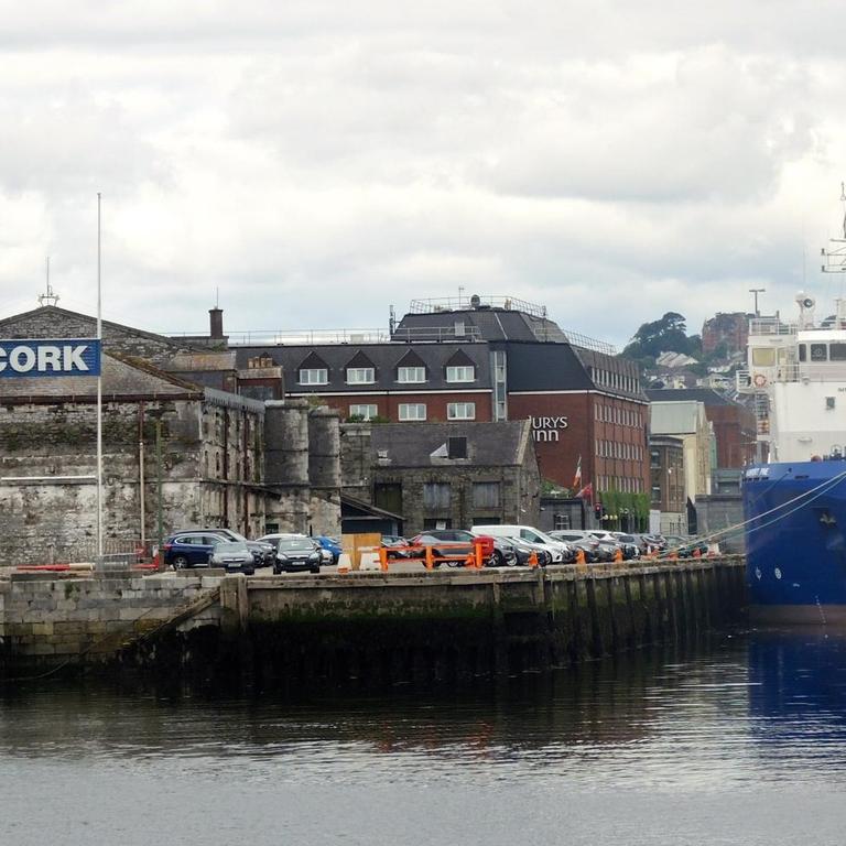 Der Hafen der südirischen Stadt Cork