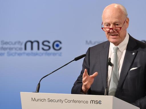 Der UNO-Gesandte für Syrien, Staffan de Mistura, bei seiner Rede auf der Münchner Sicherheitskonferenz im Hotel Bayerischer Hof