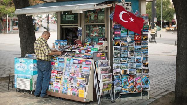 A man reads in the newspaper at a kiosk in Istanbul, Turkey, 17 July 2016. Turkish authorities said they had regained control of the country after thwarting a coup attempt.