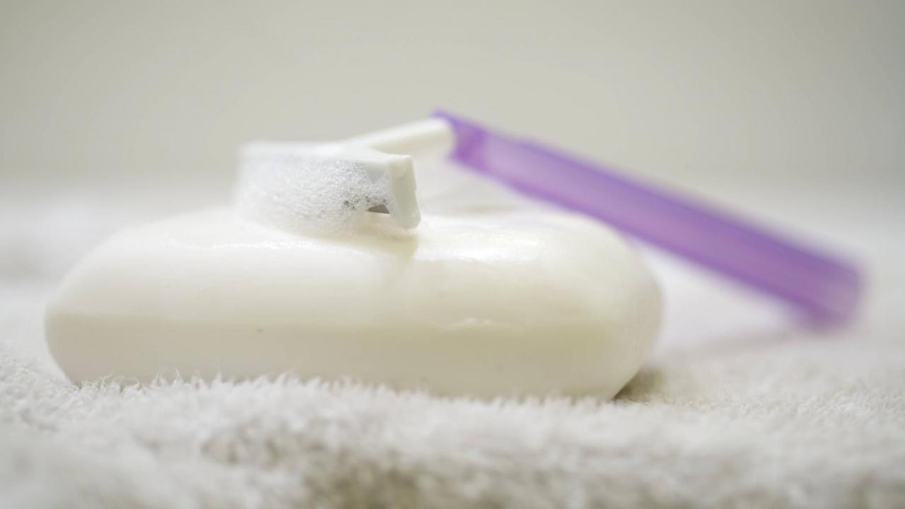 Soap and Razor. PUBLICATIONxINxGERxSUIxAUTxHUNxONLY 333DSCDC Soap and Razor. PUBLICATIONxINxGERxSUIxAUTxHUNxONLY 333DSCDC