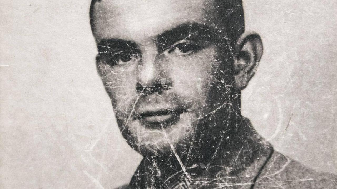 Schwarzweißporträt von Alan Turing mit nostalgischer Anmutung Schwarzweißporträt von Alan Turing mit nostalgischer Anmutung