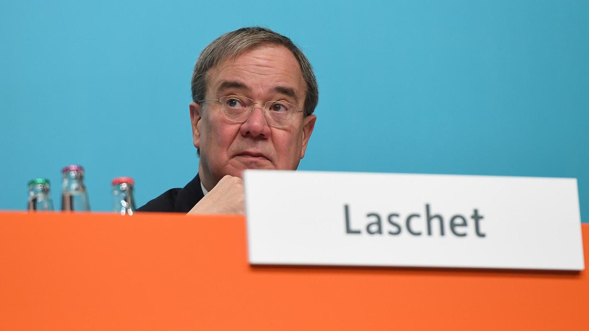 Armin Laschet (CDU) während des Landesparteitags der CDU Nordrhein-Westfalen am 23.10.21 in Bielefeld. Armin Laschet (CDU) während des Landesparteitags der CDU Nordrhein-Westfalen am 23.10.21 in Bielefeld.