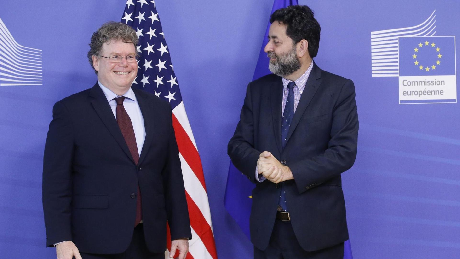 Die Hauptverhandlungsführer des TTIP, Dan Mullaney aus den USA und Ignacio Garcia Bercero für die EU-Kommission, beim Start der zehnten Runde der Verhandlungen Die Hauptverhandlungsführer des TTIP, Dan Mullaney aus den USA und Ignacio Garcia Bercero für die EU-Kommission, beim Start der zehnten Runde der Verhandlungen