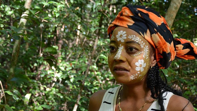 Die madagassische Reiseführerin Flavie Andríamanonga. Die madagassische Reiseführerin Flavie Andríamanonga.