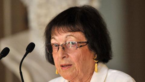 Die litauische Literatur- und Theaterwissenschaftlerin Irena Veisaite bei ihrer Dankesrede in Weimar nach der Verleihung der Goethe-Medaille 2012.