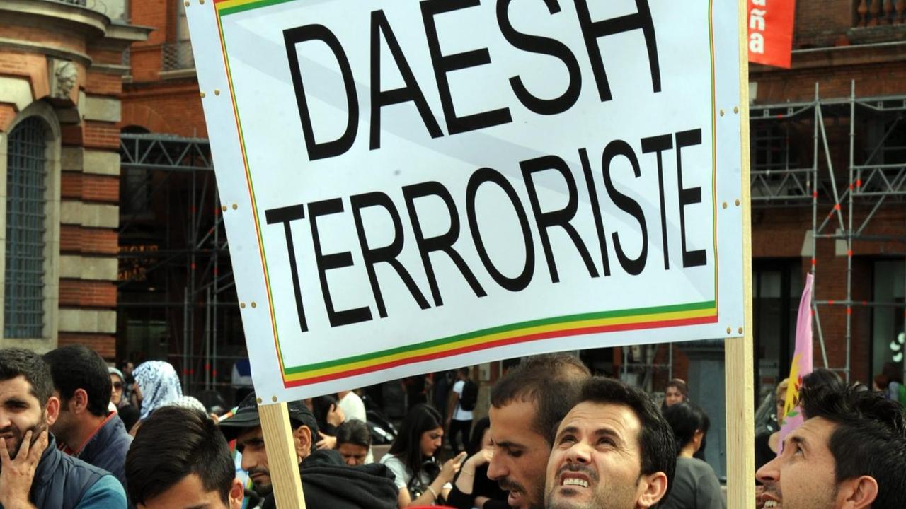 Kurden protestieren in Toulouse gegen Daesh