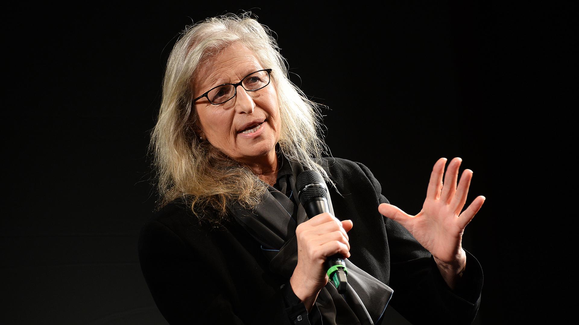 Fotografin Annie Leibovitz während der Präsentation des Pirelli-Kalenders 2016. Fotografin Annie Leibovitz während der Präsentation des Pirelli-Kalenders 2016.