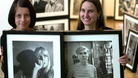 Unter dem Namen "Warhols Factory - The Velvet Years 1965-1967" wurden 2002 Bilder des Fotografen Stephan Shore im "Frankfurter Hof" gezeigt. Die beiden Fotos zeigen Nico (l.) und Andy Warhol (r.)