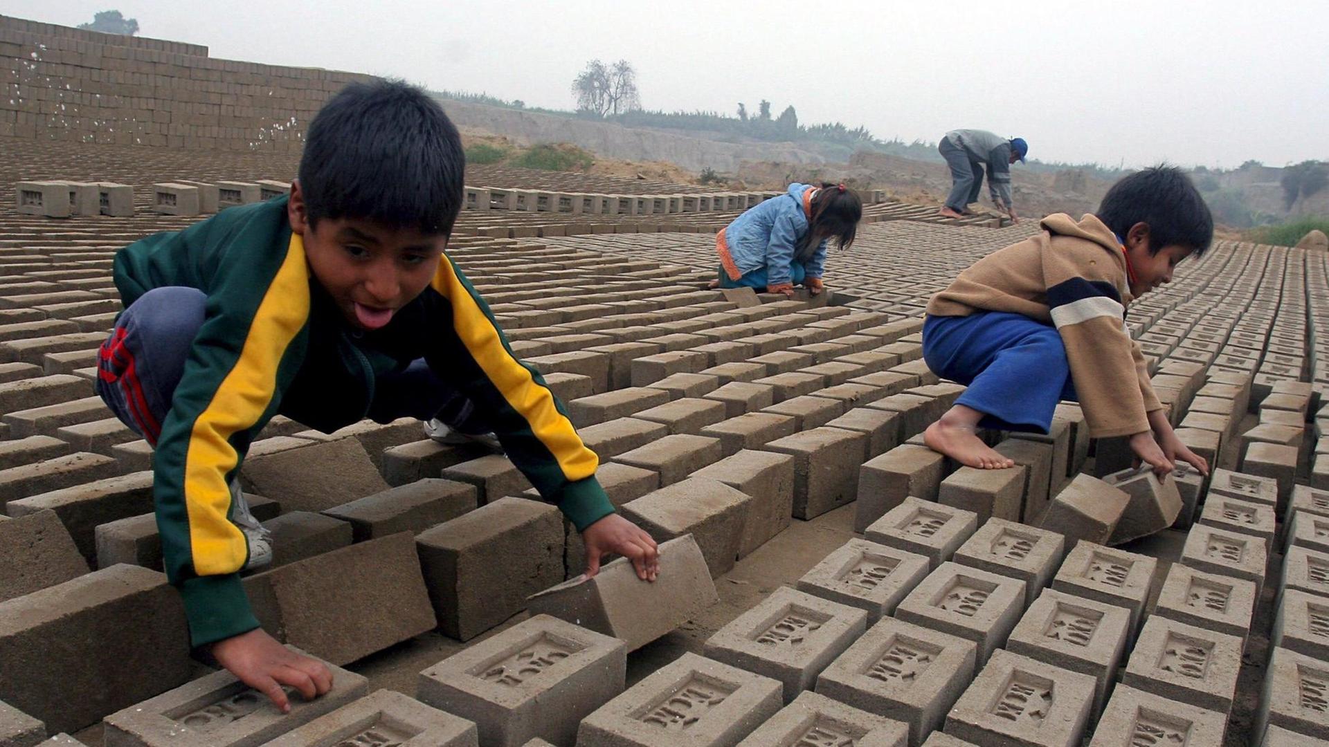 Viele Kinder in Peru müssen ihre Familien finanziell unterstützen.