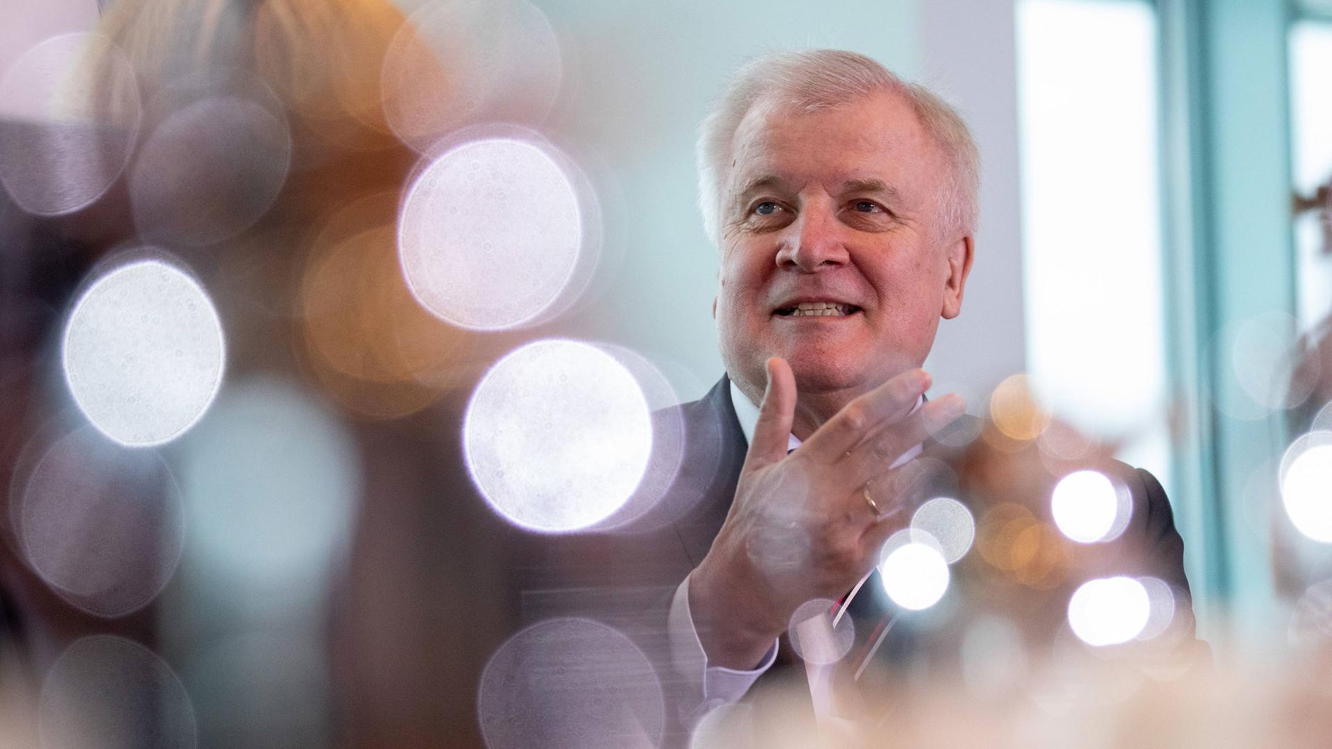 Horst Seehofer (CSU), Bundesminister des Innern, für Bau und Heimat, nimmt am 6. Juli an der Sitzung des Bundeskabinetts im Bundeskanzleramt teil. Horst Seehofer (CSU), Bundesminister des Innern, für Bau und Heimat, nimmt am 6. Juli an der Sitzung des Bundeskabinetts im Bundeskanzleramt teil.
