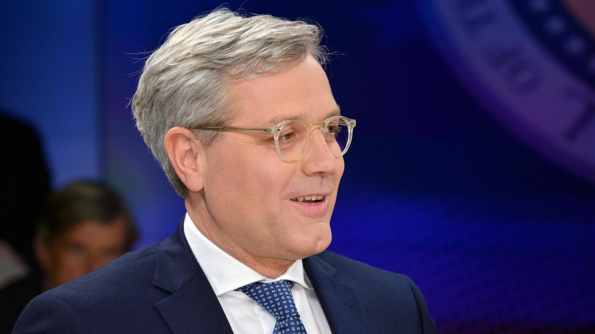Norbert Röttgen, Vorsitzender des Auswärtigen Ausschusses im Bundestag (CDU), aufgenommen am 19.01.2017 während der ZDF-Talksendung "Maybrit Illner" zum Thema "Der unberechenbare Präsident - stellt Trump die Welt auf den Kopf ?" im ZDF-Hauptstadtstudio im Berliner Zollernhof Unter den Linden. Norbert Röttgen, Vorsitzender des Auswärtigen Ausschusses im Bundestag (CDU), aufgenommen am 19.01.2017 während der ZDF-Talksendung "Maybrit Illner" zum Thema "Der unberechenbare Präsident - stellt Trump die Welt auf den Kopf ?" im ZDF-Hauptstadtstudio im Berliner Zollernhof Unter den Linden.