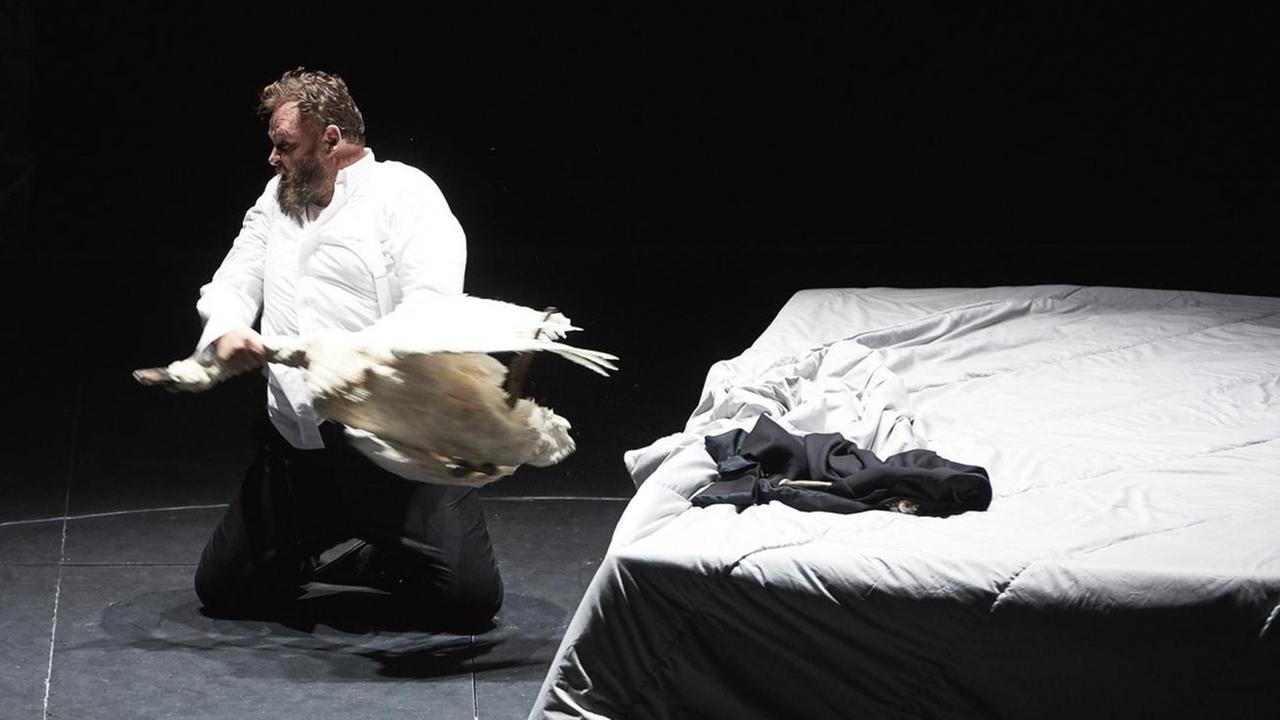 "Lohengrin" an der Staatsoper Stuttgart mit Michael König in der Titelpartie "Lohengrin" an der Staatsoper Stuttgart mit Michael König in der Titelpartie