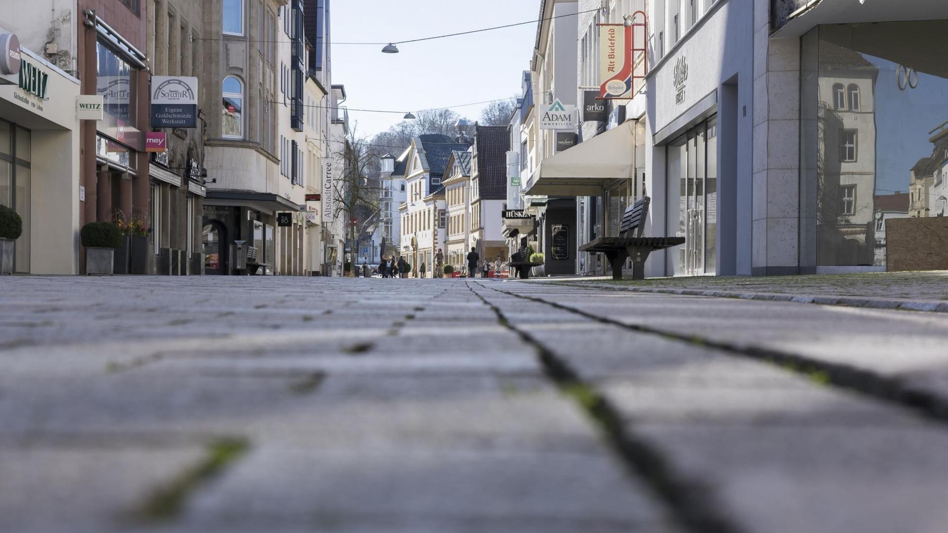 Die leere Fussgängerzone in Bielefeld. Die leere Fussgängerzone in Bielefeld.