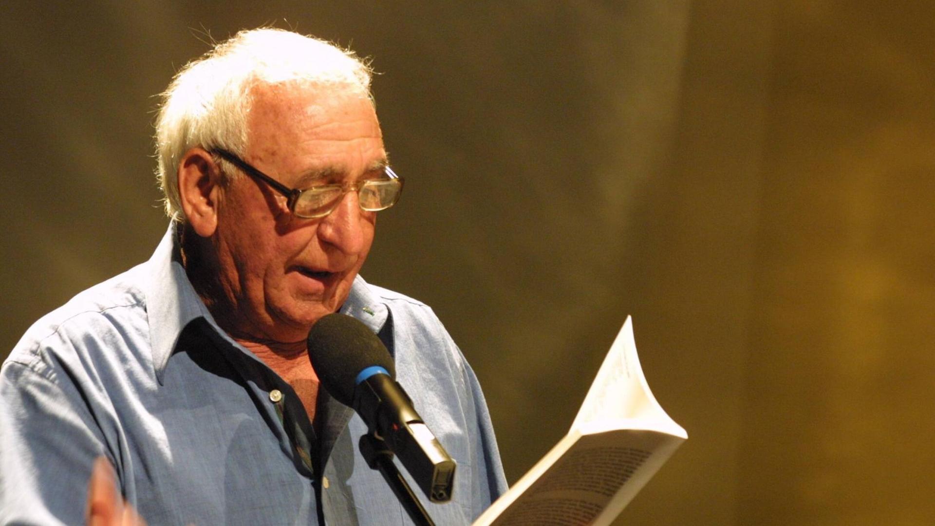 Raymond Federman (1928 - 2009). Raymond Federman (1928 - 2009).
