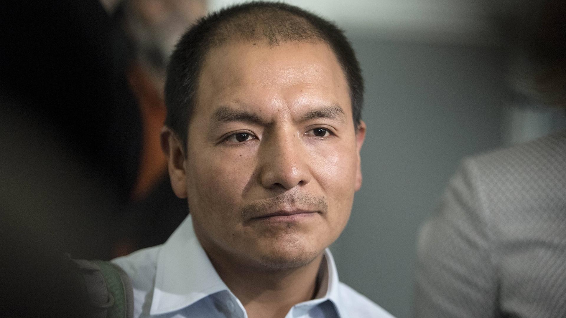 Der peruanische Kleinbauer Saúl Luciano Lliuya verklagt die RWE AG wegen Eigentumsbeeintraechtigung durch CO 2-Ausstoss. Der peruanische Kleinbauer Saúl Luciano Lliuya verklagt die RWE AG wegen Eigentumsbeeintraechtigung durch CO 2-Ausstoss.